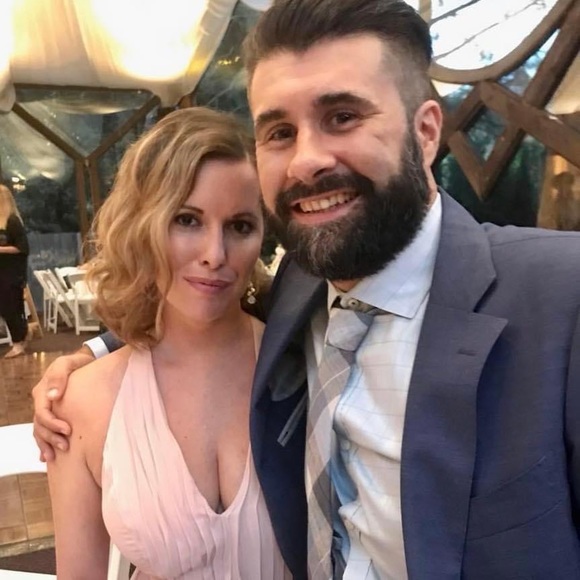 Meet your Posher, Lindsey & SCORE SOME CHEAP DEALS!!! - Picture 1 of 1